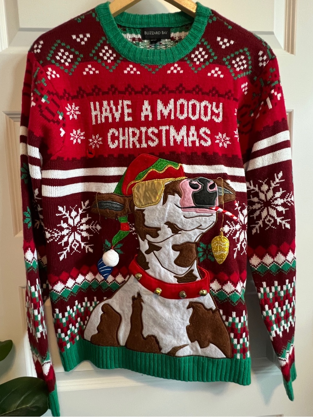 BLIZZARD BAY CHRISTMAS SWEATER Cow Bells Oversized Medium